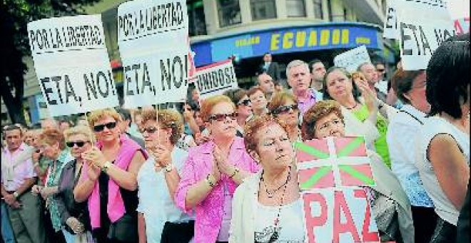 PSE y PP cuestionan a II tras el atentado