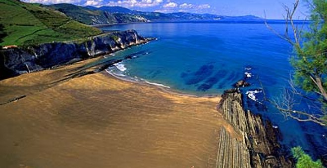 Itzurun, "flysch" y deportes acuáticos en Zumaia