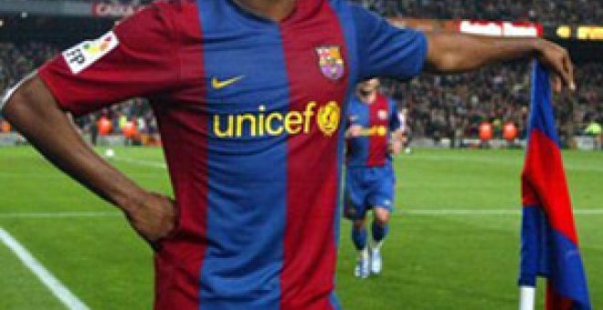 Eto'o fuerza seguir en el Barça