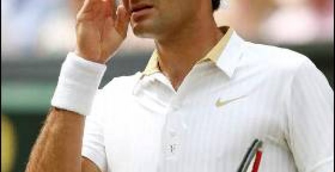 Federer se mete en su séptima final de Wimbledon consecutiva y amenaza el número 1 de Nadal