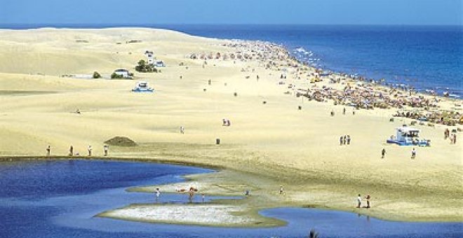 Maspalomas, la playa de los seis kilómetros de dunas