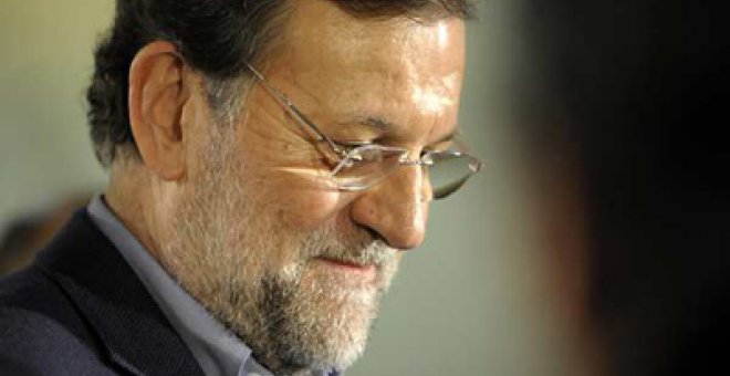 Rajoy acusa al Gobierno de organizar una "subasta"