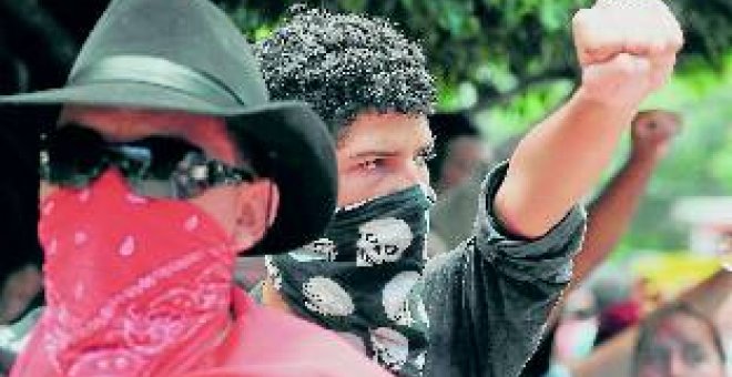 Zelaya llama a la revuelta civil contra los golpistas