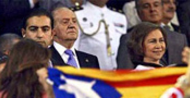 Pitar al rey y al himno de España no es delito
