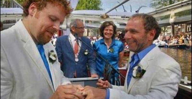 El alcalde de Amsterdam casa a parejas gay de EEUU