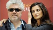 Almodóvar: "El Papa debería salir del Vaticano y mirar lo que es una familia de hoy"