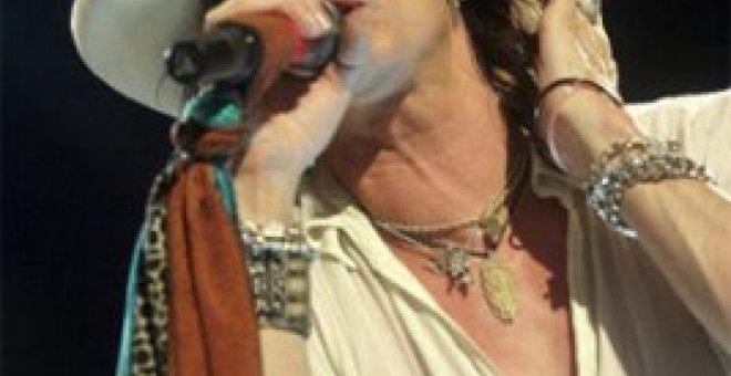 El cantante de Aerosmith sufre un accidente en un concierto