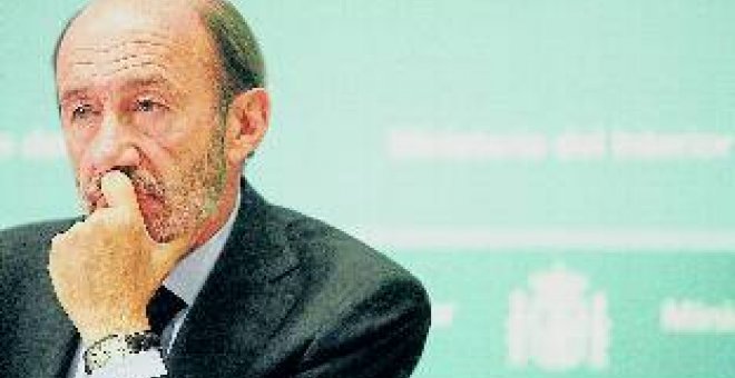 Rubalcaba advierte al PP de que "tienen mucho que tapar"