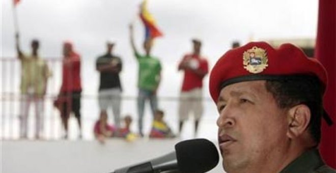 Chávez viajó por sorpresa a Cuba para felicitar a Fidel Castro