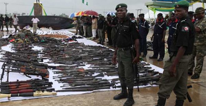Cientos de guerrilleros nigerianos deponen las armas