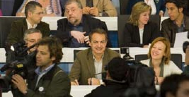 La campaña contra Zapatero rearma al PSOE