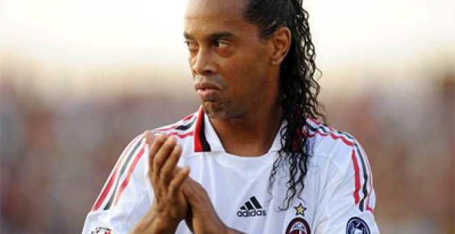 Ronaldinho no se retira: "Estoy feliz en Milán"