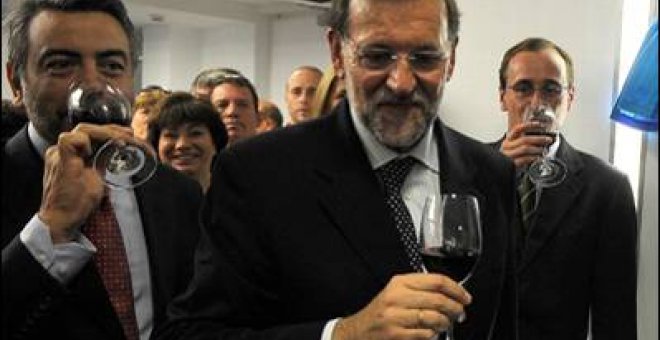 Aguirre apunta a Valencia y Rajoy se aferra al olvido