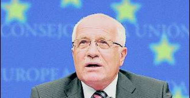 Vaclav Klaus pone nuevas trabas al Tratado de Lisboa