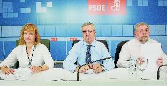 El PSOE se echa a la calle con un duro argumentario contra el PP