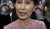 Suu Kyi aparece en público por vez primera en seis años