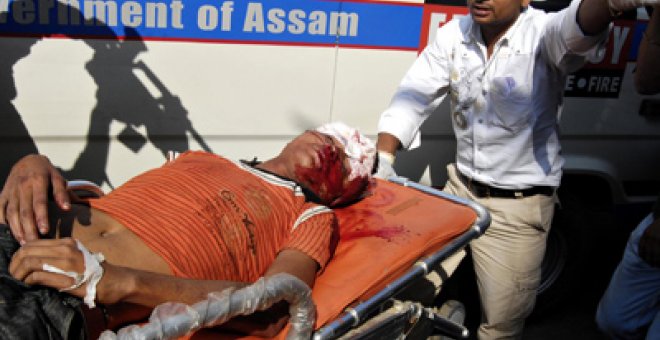 Seis muertos y 54 heridos tras una doble explosión en la India