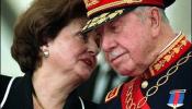 El juez Garzón fija una fianza de 51,4 millones para la viuda y al abogado de Pinochet