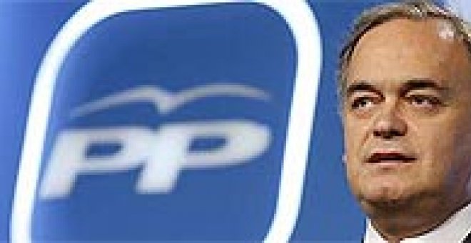 Pons pide la dimisión de Sinde tras la declaración de Zapatero