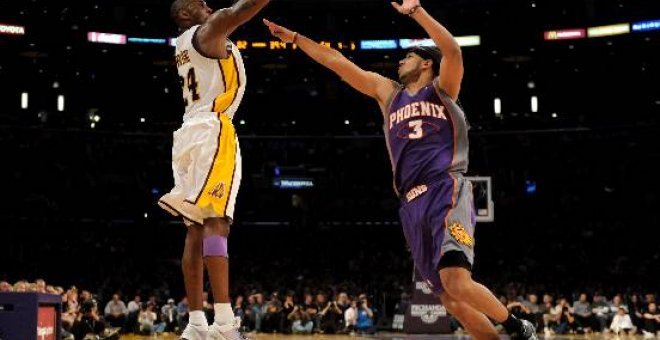 Cavaliers y Lakers mostraron su poder y Wade destacó con 34 puntos