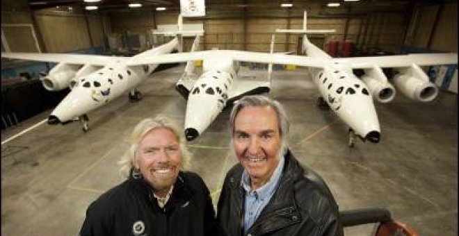 Branson presenta la primera nave para vuelos turísticos al espacio