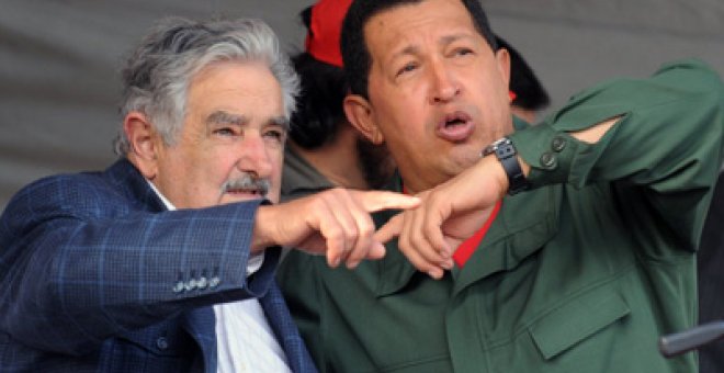 Chávez promete a Uruguay petróleo «para 100 años»