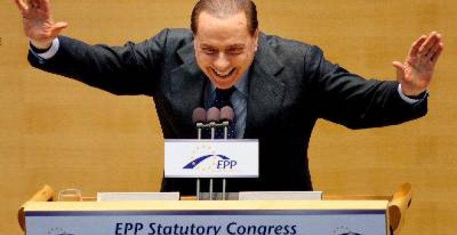 Berlusconi, hospitalizado tras sufrir una agresión después de un mitin en Milán