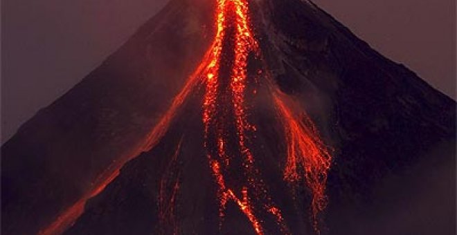 El volcán Mayón de Filipinas, a punto de entrar en erupción