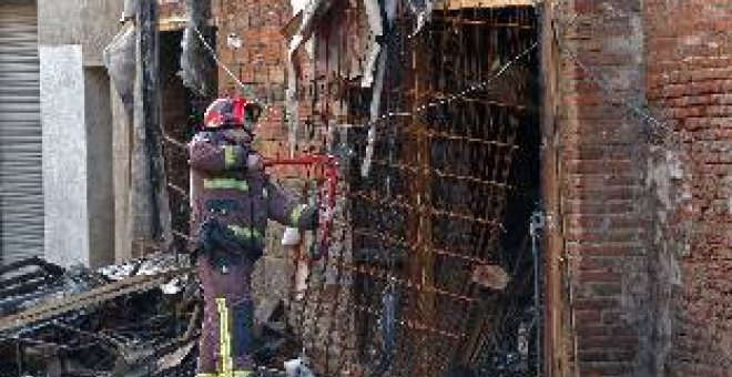 Cuatro personas de una misma familia mueren en un incendio en un bloque de pisos de Barcelona