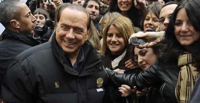 Berlusconi: "Los souvenirs han perdido valor y te los tiran a la cabeza"