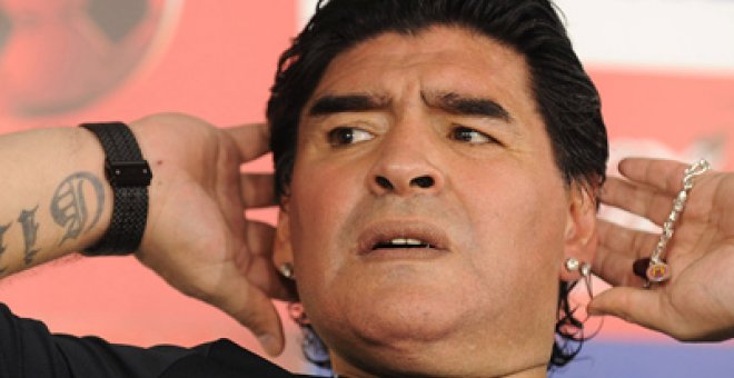 Maradona cumple su castigo tras el "que la chupen"