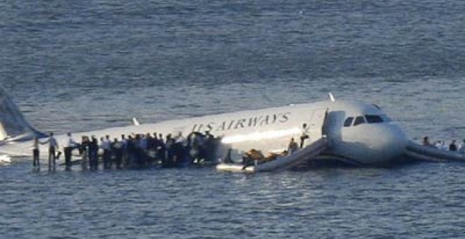 Subastan el avión que amerizó en el Hudson