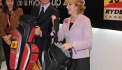 Aguirre entrega palos de golf a Gallardón para promocionar la Ryder Cup en Madrid