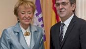 De la Vega califica de "oportunista, ocurrente y contradictoria" la propuesta de Rajoy sobre los derechos básicos para inmigrantes