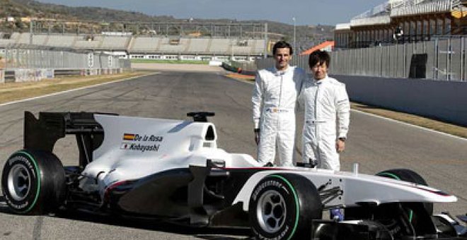 De la Rosa posa radiante con su Sauber