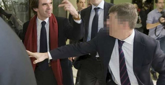 Aznar llama "pirómano" a Zapatero y asegura que España necesita bomberos