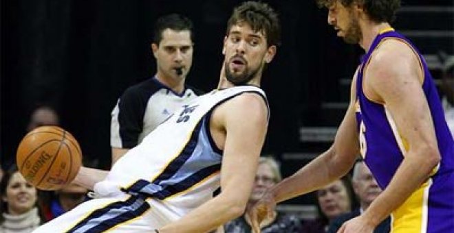 Pau gana el duelo de los hermanos Gasol