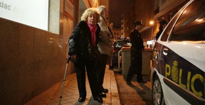 Una mujer se planta para recibir su ayuda