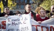 Enfermos de hepatitis C convocan una cadena humana para rodear el Ministerio de Sanidad