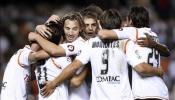 El Valencia impide la primera victoria del Getafe (2-1)