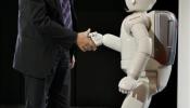 Honda mejora el robot ASIMO, que puede correr, subir escaleras y estrechar la mano