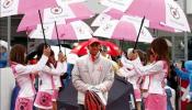 Salida detrás del coche de seguridad por la lluvia en el Gran Premio de Japón
