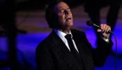 Julio Iglesias quiere reunirse en Chile con la presidenta Michelle Bachelet