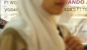 La alumna musulmana de Girona vuelve a su escuela con el pañuelo en la cabeza