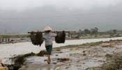 Ceden las inundaciones en Vietnam pero los muertos llegan a 77