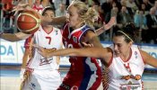 La selección femenina de baloncesto recibe una calurosa acogida a su regreso a Madrid