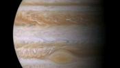 La NASA descubre relámpagos cerca de los polos de Júpiter y actividad volcánica