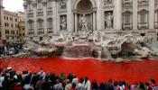 Unos desconocidos tiñen de rojo las aguas de la Fontana de Trevi