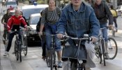 Continuación de paros en los transportes públicos causan retenciones en París