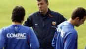 Primer entrenamiento de Óscar Fernández al frente del Valencia